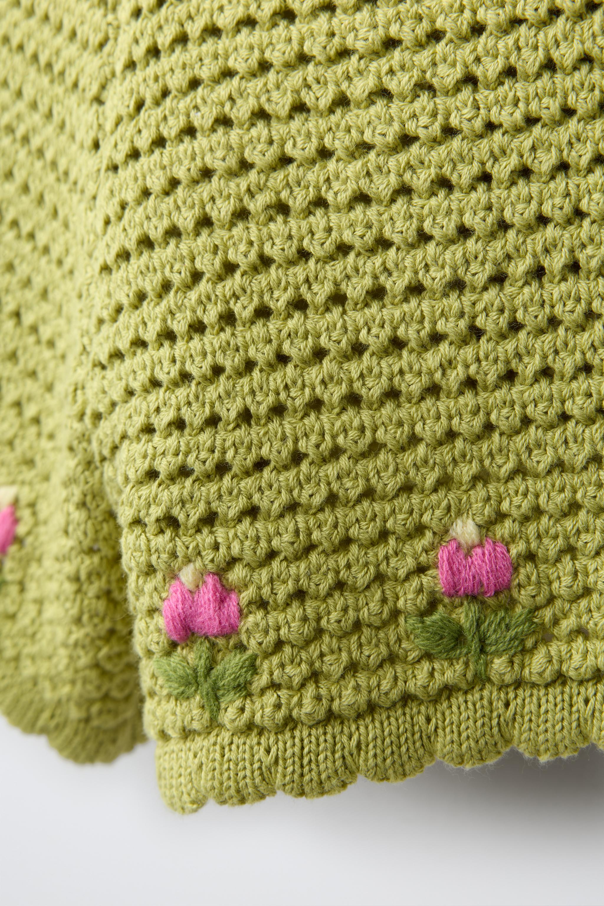 EMBROIDERED TULIP KNIT SHORTS
